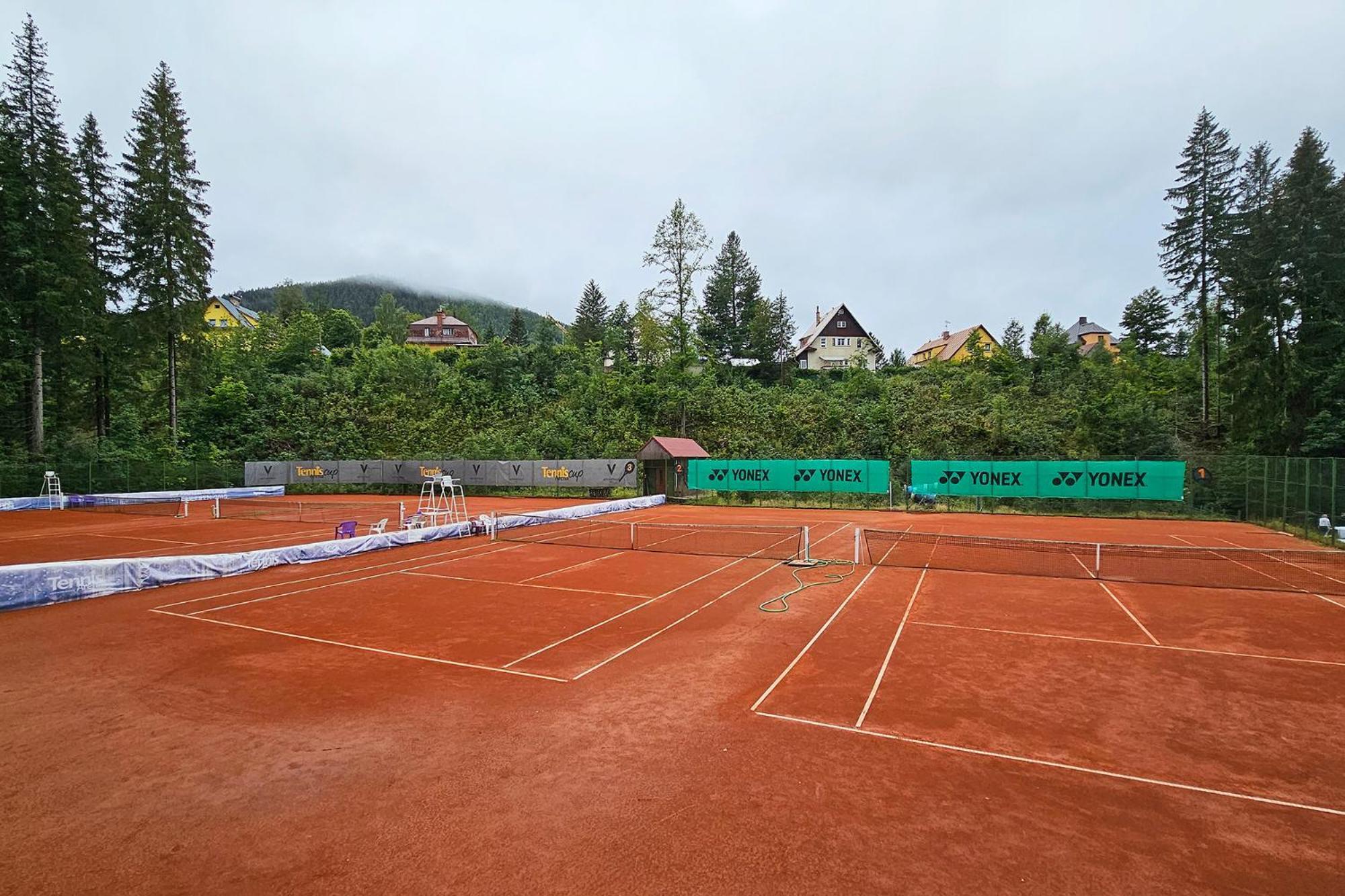 Apartmán Enjoy Harrachov - Atraktivní slunné studio Čertovka v centru Harrachova s herní konzolí, Netflix, jedinečným výhledem na Čertovu horu a areál skokanských můstků se sjezdovkou Exteriér fotografie