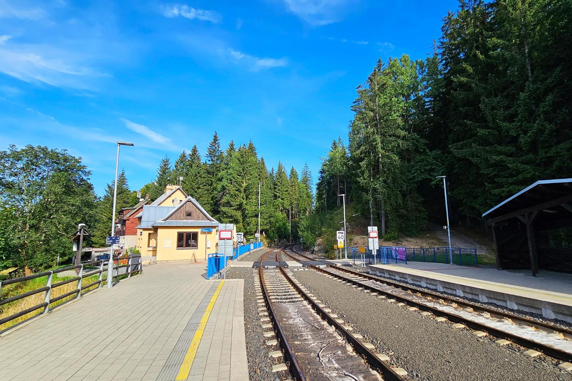 Apartmán Enjoy Harrachov - Atraktivní slunné studio Čertovka v centru Harrachova s herní konzolí, Netflix, jedinečným výhledem na Čertovu horu a areál skokanských můstků se sjezdovkou Exteriér fotografie