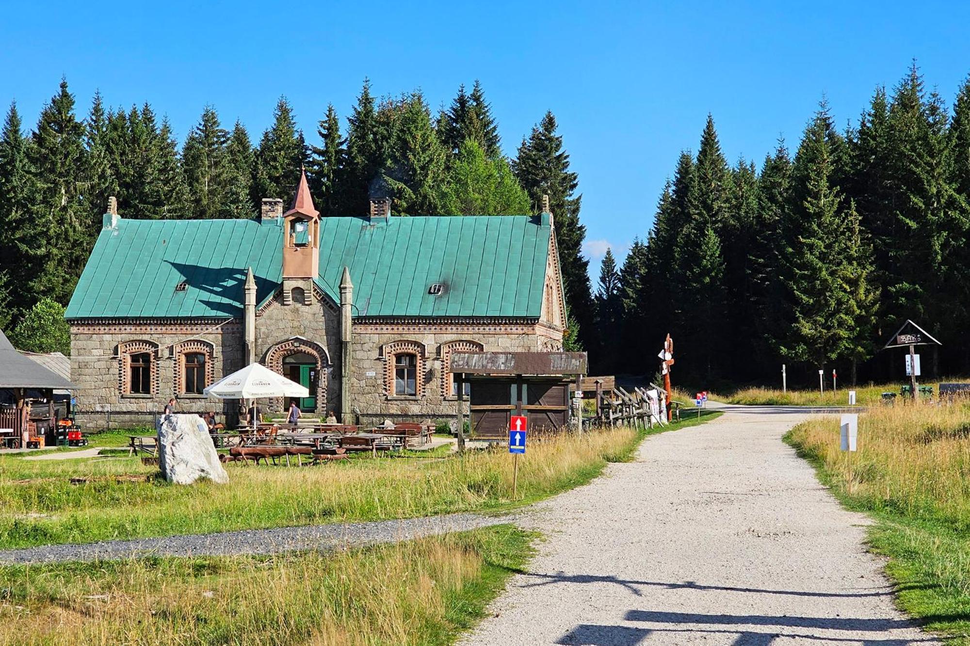 Apartmán Enjoy Harrachov - Atraktivní slunné studio Čertovka v centru Harrachova s herní konzolí, Netflix, jedinečným výhledem na Čertovu horu a areál skokanských můstků se sjezdovkou Exteriér fotografie